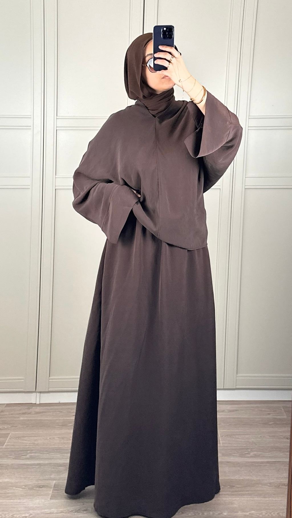 Ensemble Chocolat Femme Fluide Élégance Minimaliste & Modest Wear