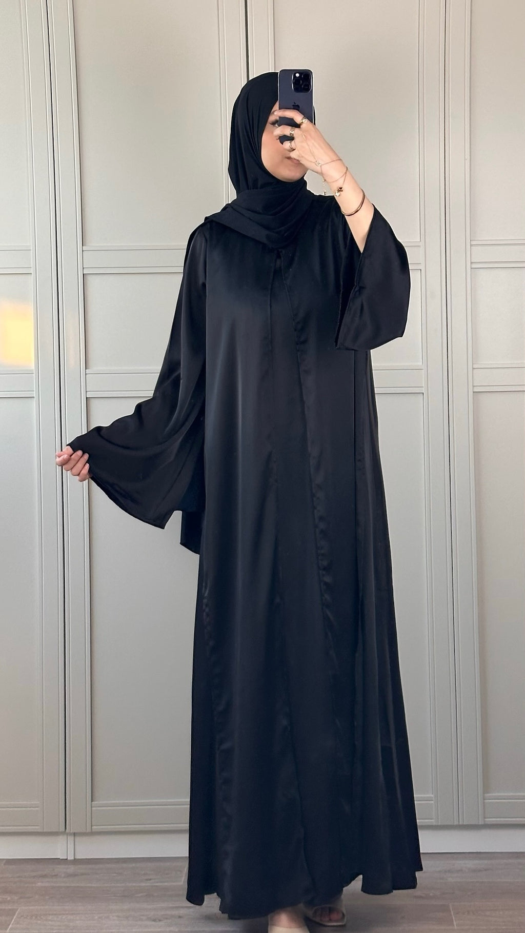 Robe Satinée Noire à Nouer Élégance Chic & Modulable