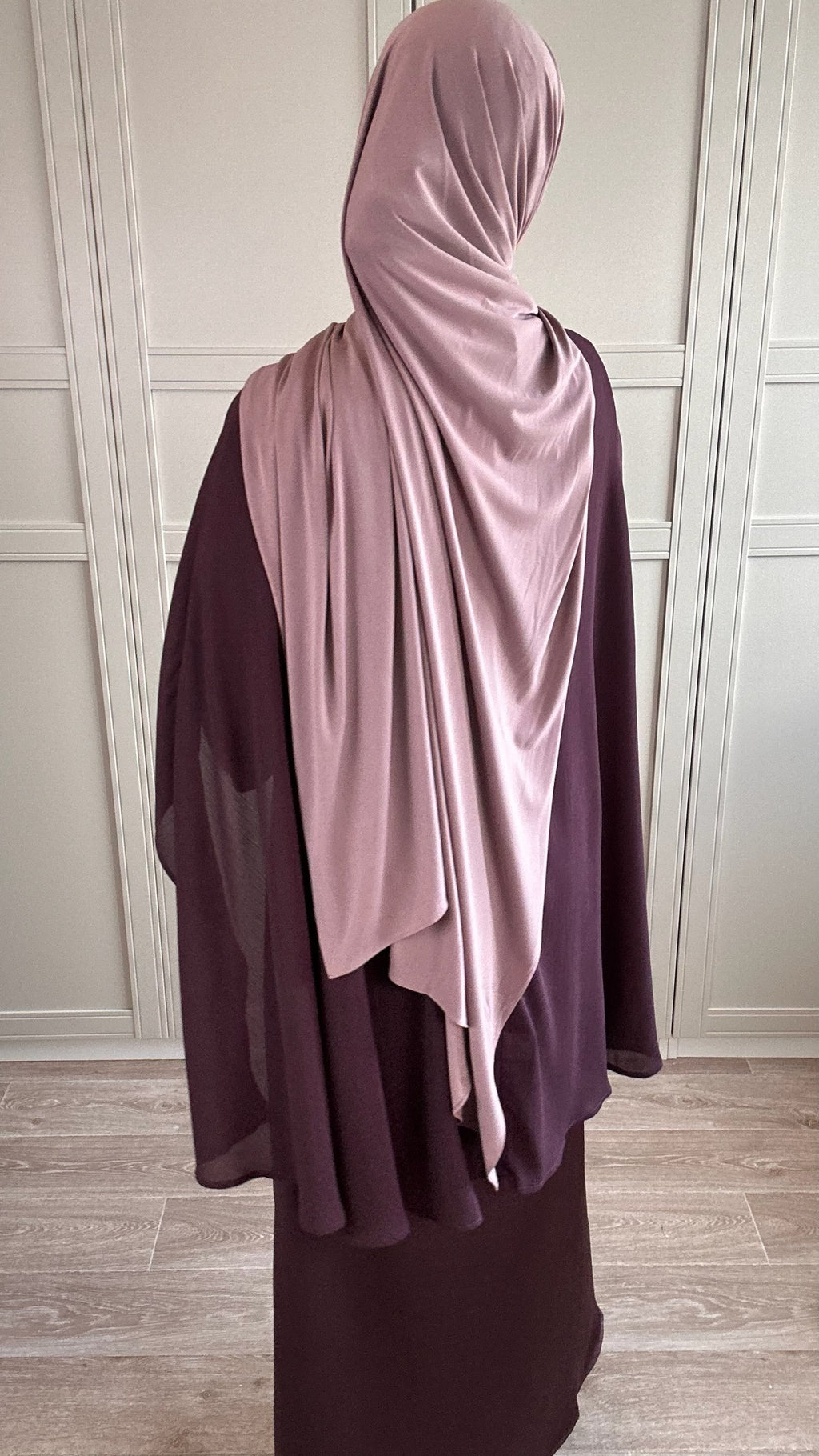 Abaya Cape Prune Femme Élégance Modest Wear Chic et Raffinée