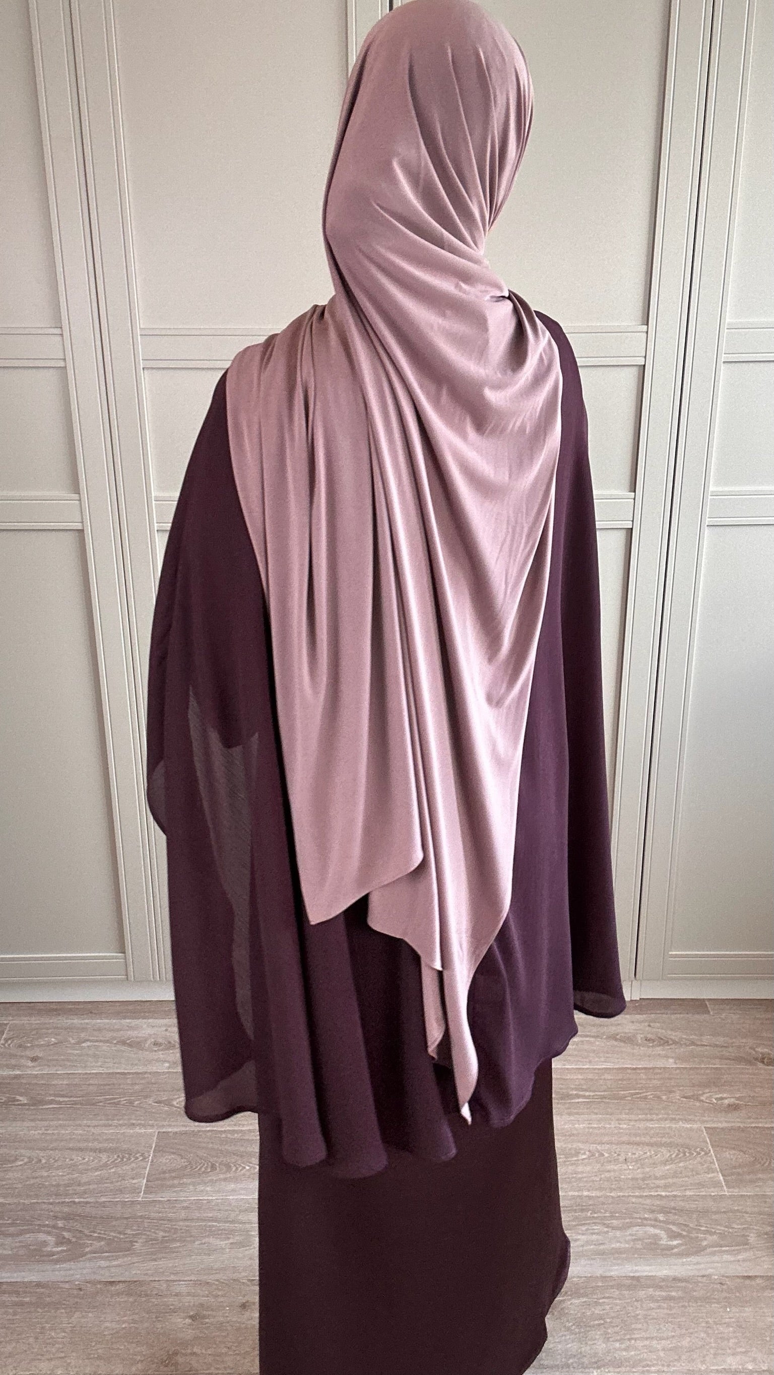 Abaya Cape Prune Femme Élégance Modest Wear Chic et Raffinée