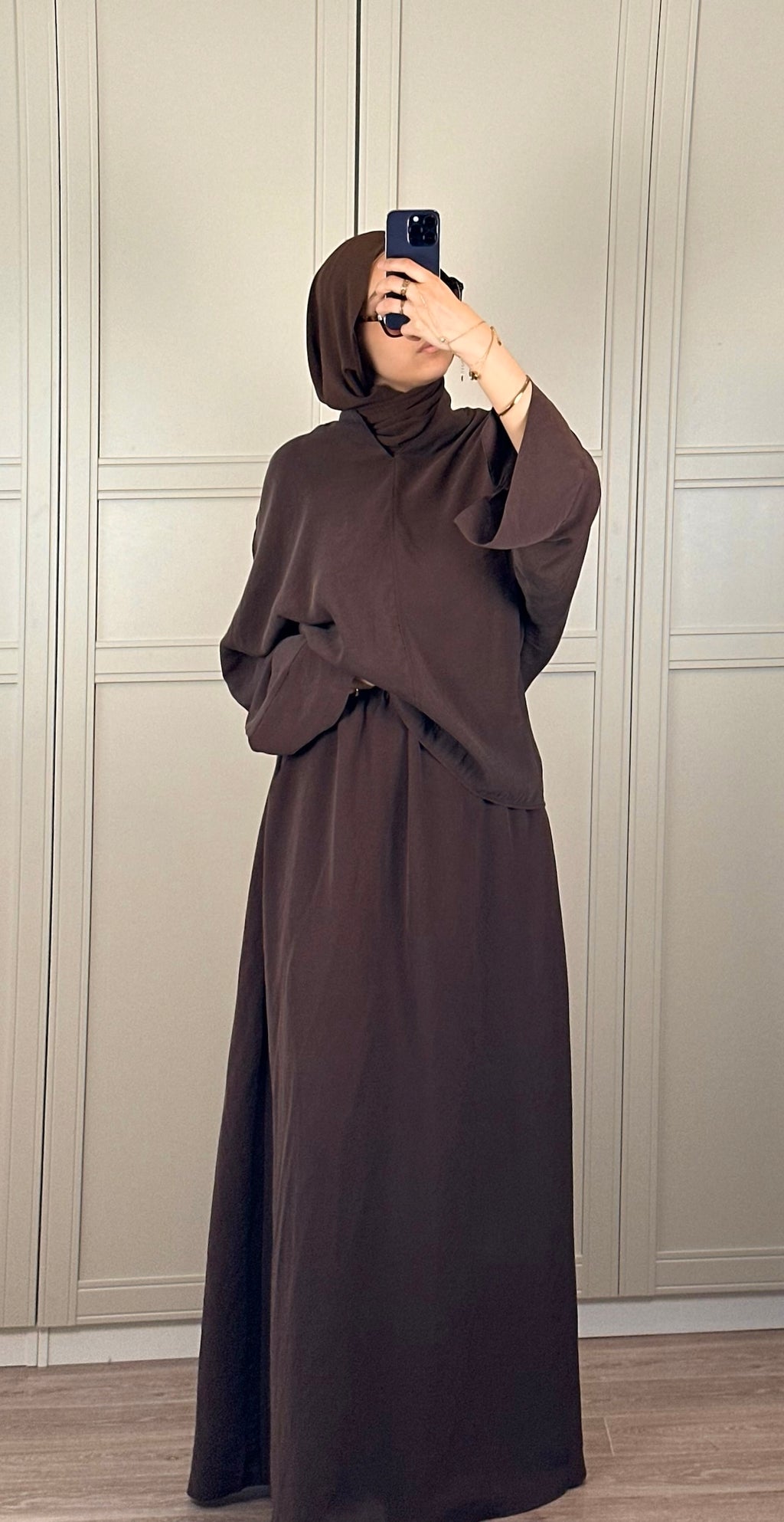 Ensemble Chocolat Femme Fluide Élégance Minimaliste & Modest Wear