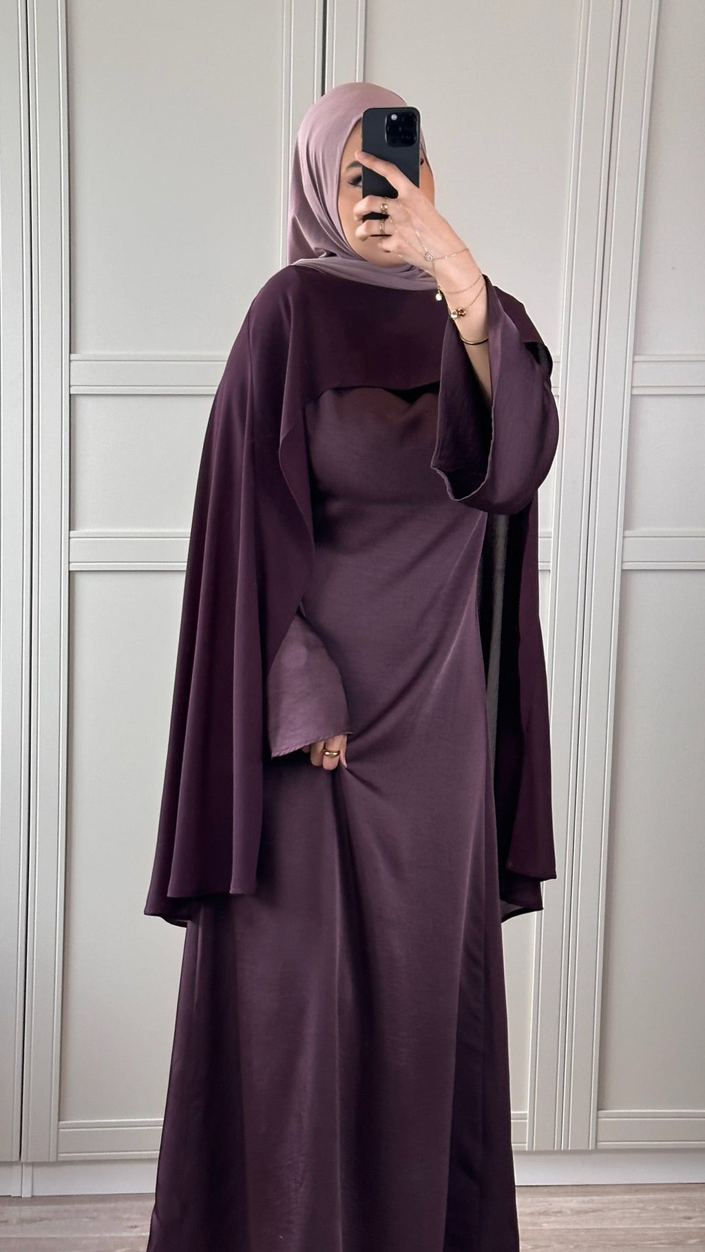 Abaya Cape Prune Femme Élégance Modest Wear Chic et Raffinée