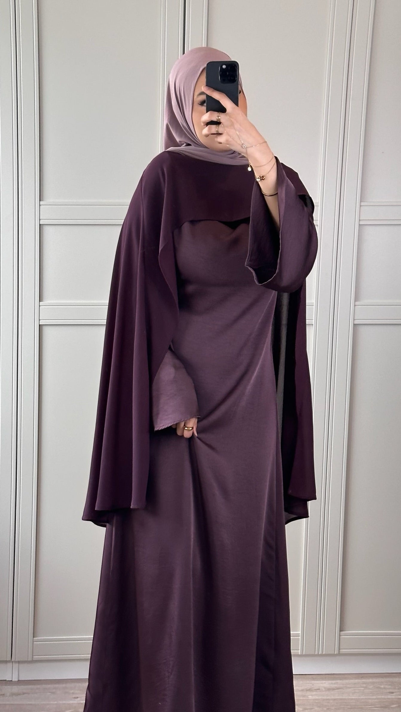 Abaya Cape Prune Femme Élégance Modest Wear Chic et Raffinée