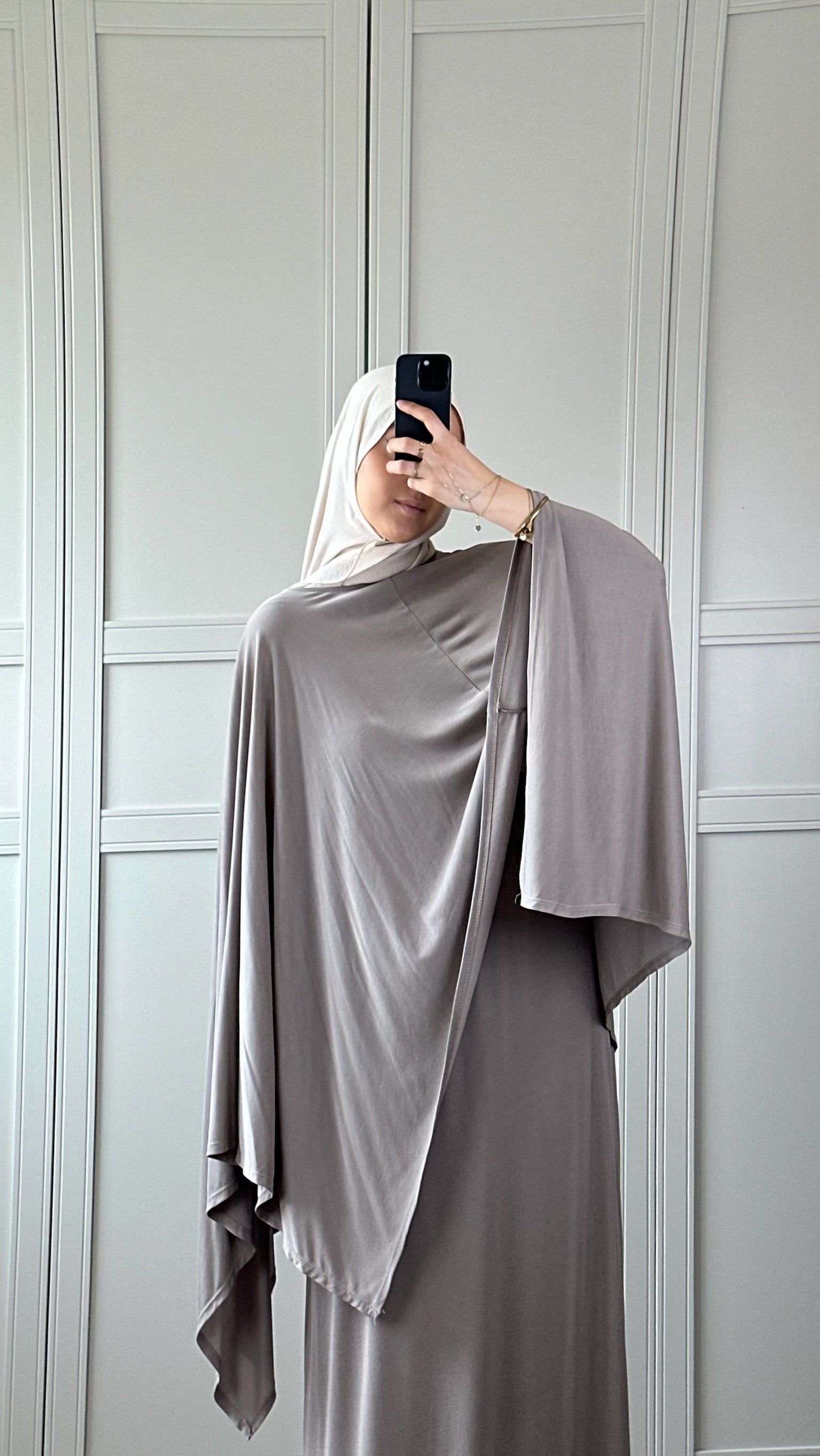 Ensemble Taupe Fluide Femme – Jupe Longue & Cape Modest Fashion