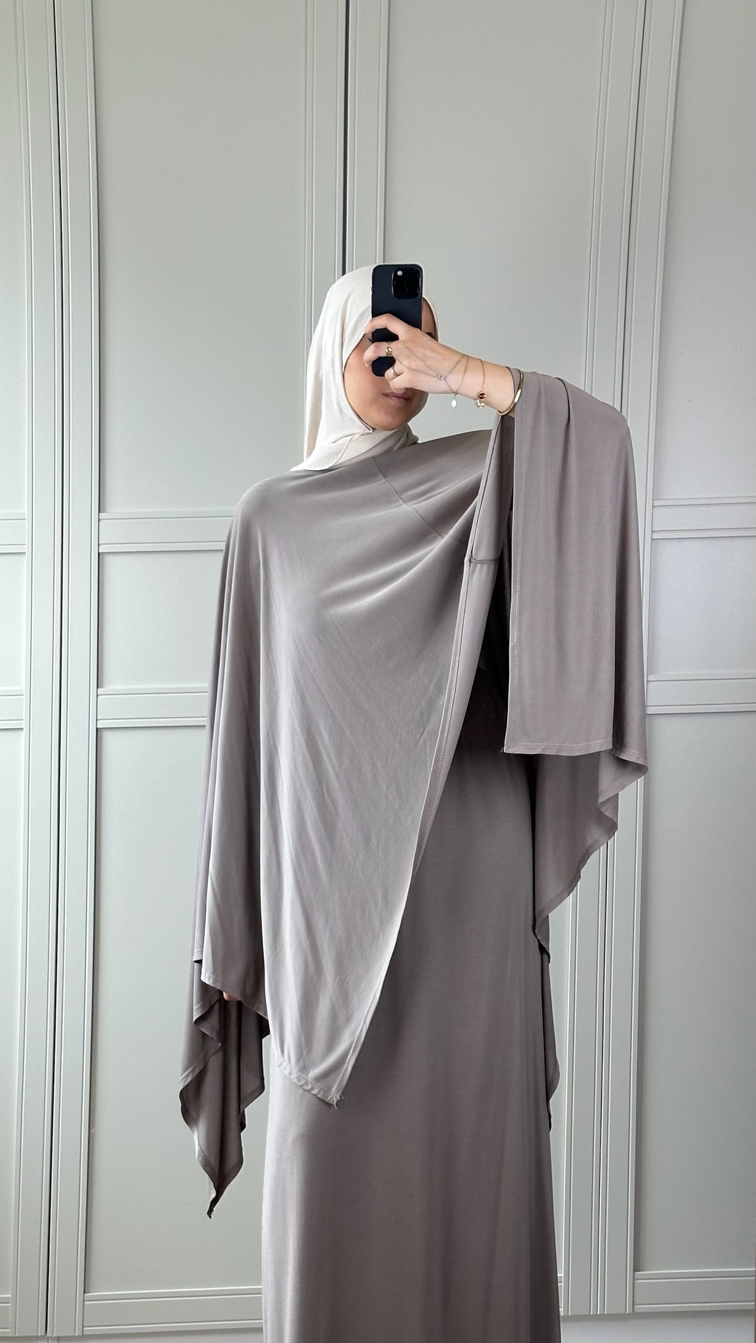 Ensemble Taupe Fluide Femme – Jupe Longue & Cape Modest Fashion