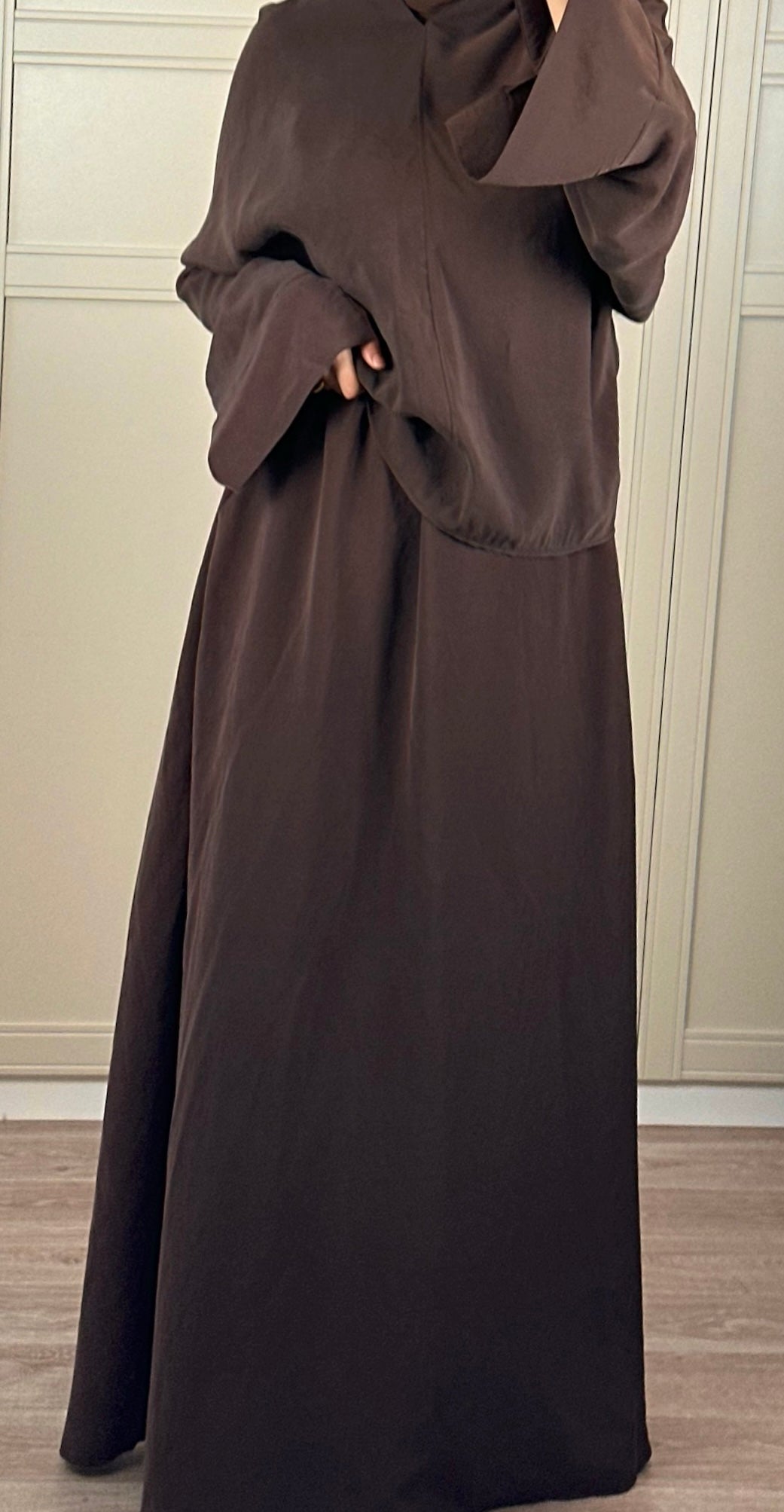 Ensemble Chocolat Femme Fluide Élégance Minimaliste & Modest Wear