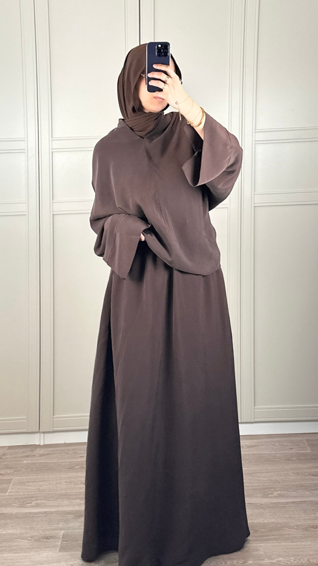 Ensemble Chocolat Femme Fluide Élégance Minimaliste & Modest Wear