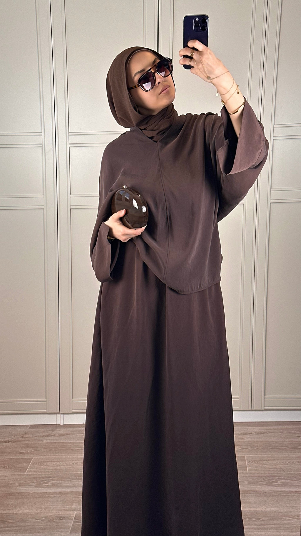 Ensemble Chocolat Femme Fluide Élégance Minimaliste & Modest Wear