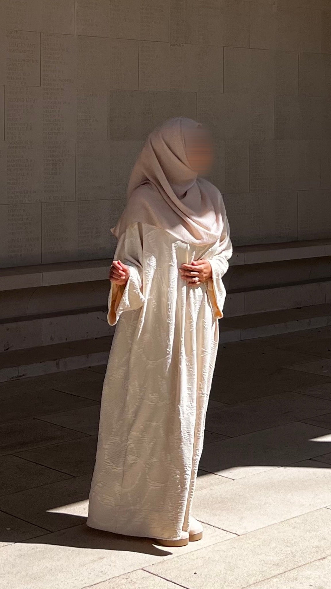 Abaya Crème Texturée Élégante – Tenue Modeste Chic & Minimaliste