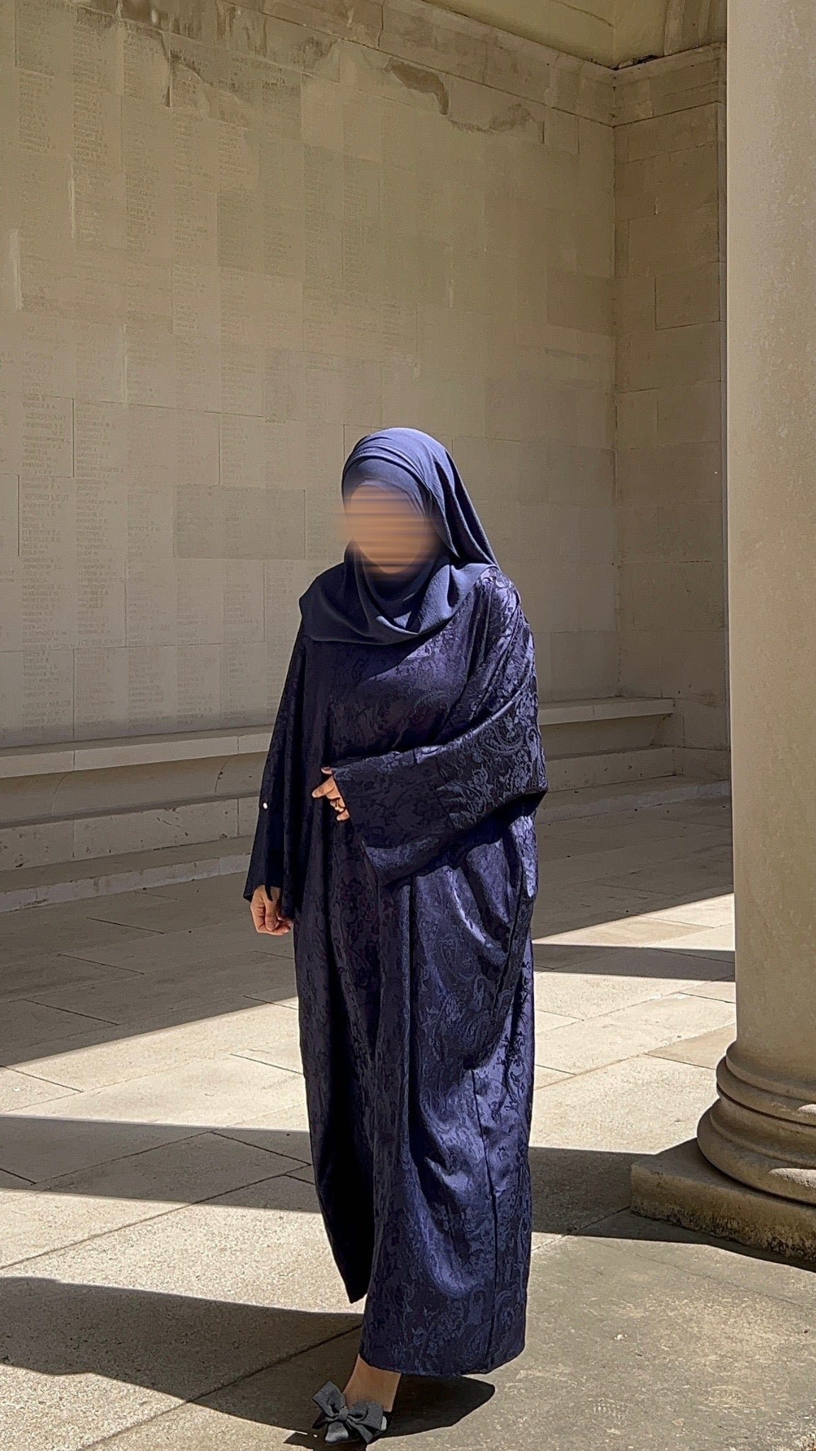 Abaya Bleu Nuit Jacquard Premium – Coupe Ample & Élégante
