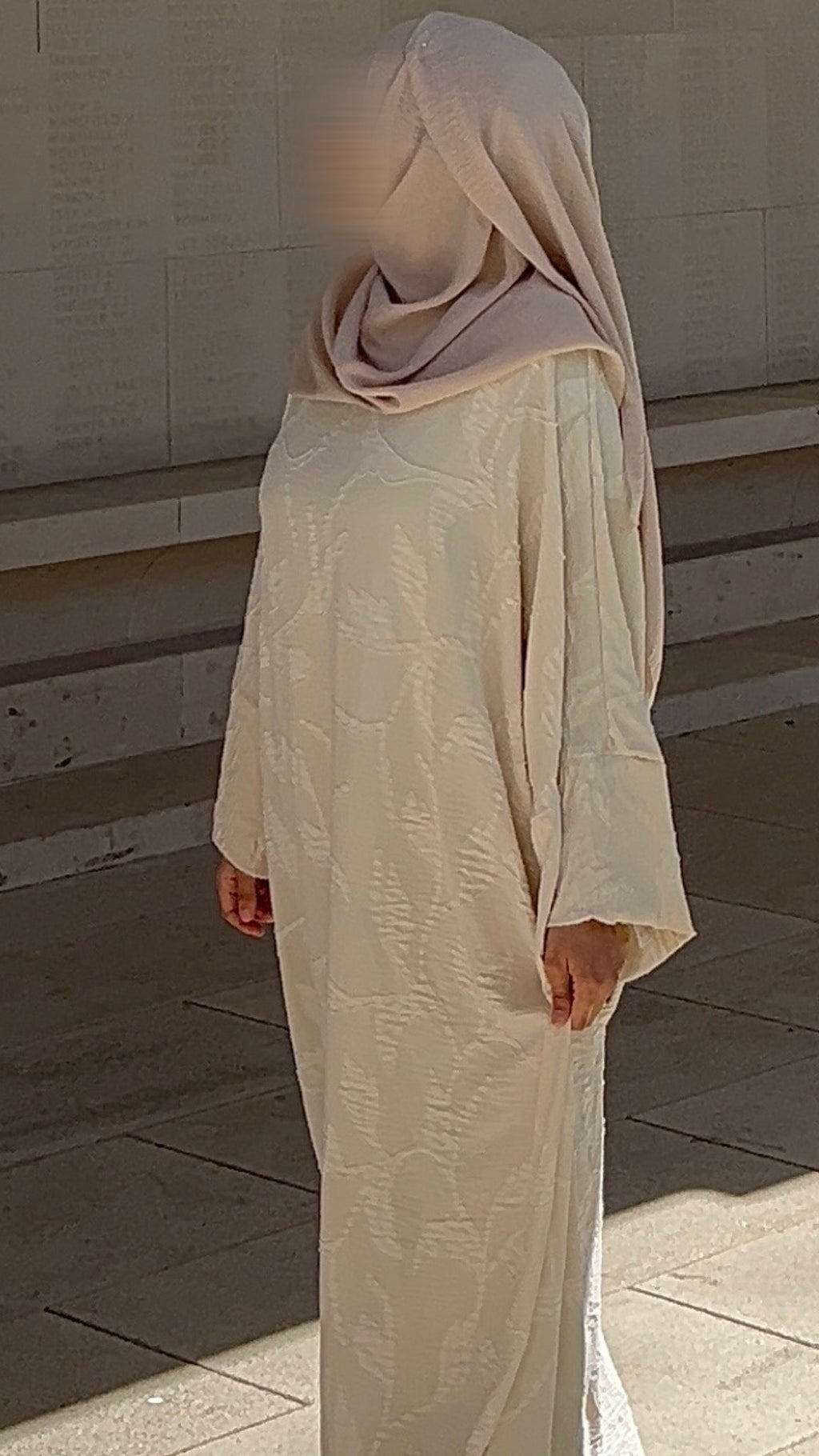Abaya Crème Texturée Élégante – Tenue Modeste Chic & Minimaliste