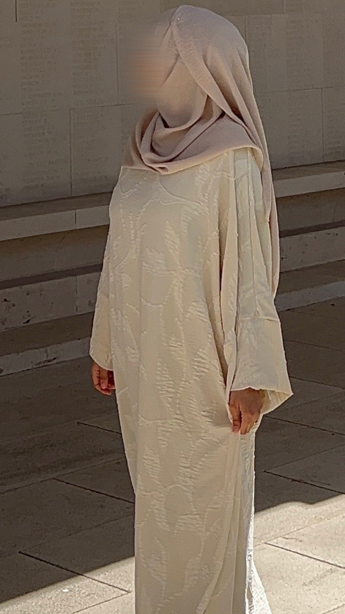 Abaya Crème Texturée Élégante – Tenue Modeste Chic & Minimaliste
