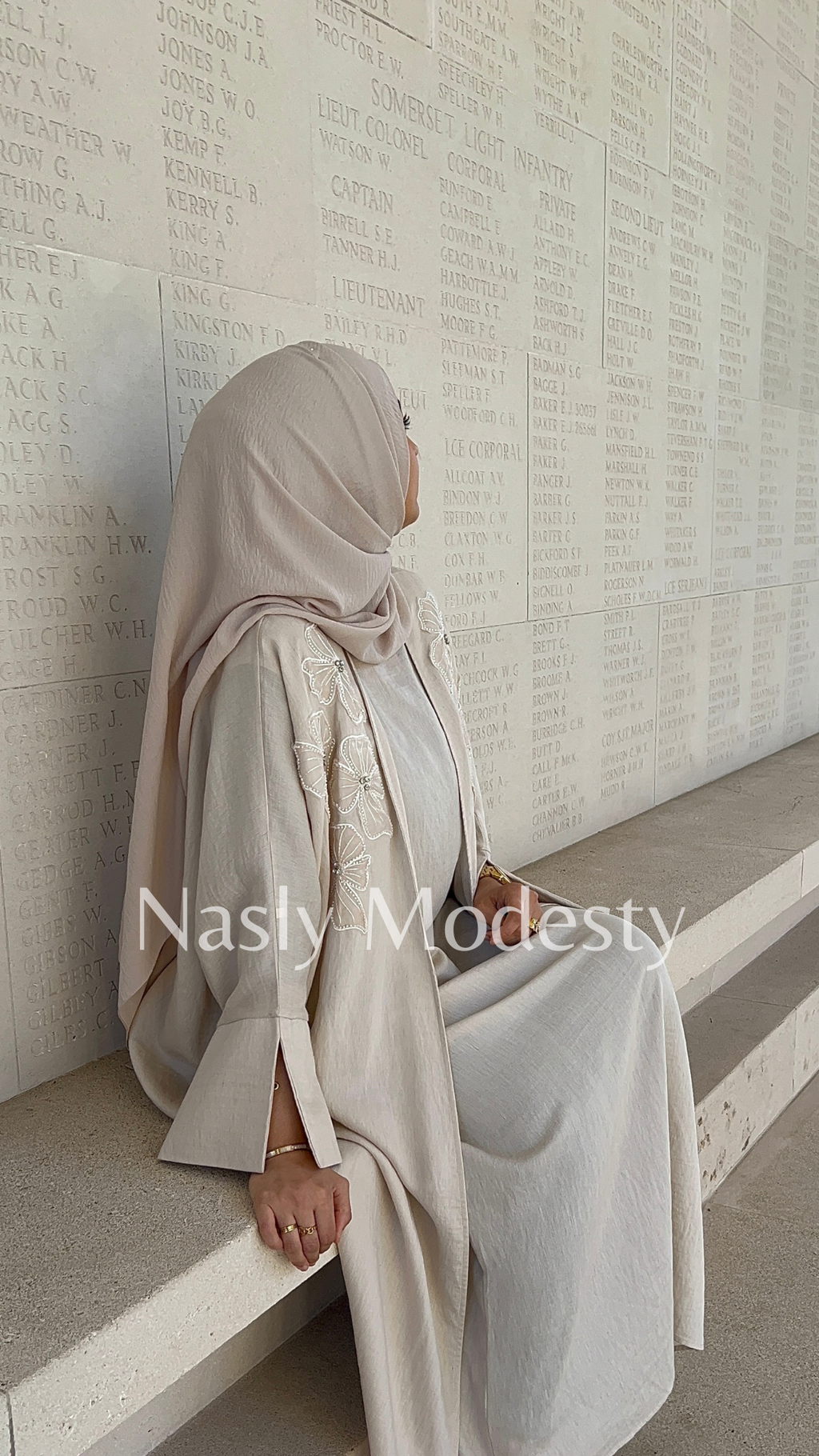 Ensemble Kimono Long & Sous-Robe Effet Lin Beige – Tenue Modeste Chic et Élégante | Nasly Modesty