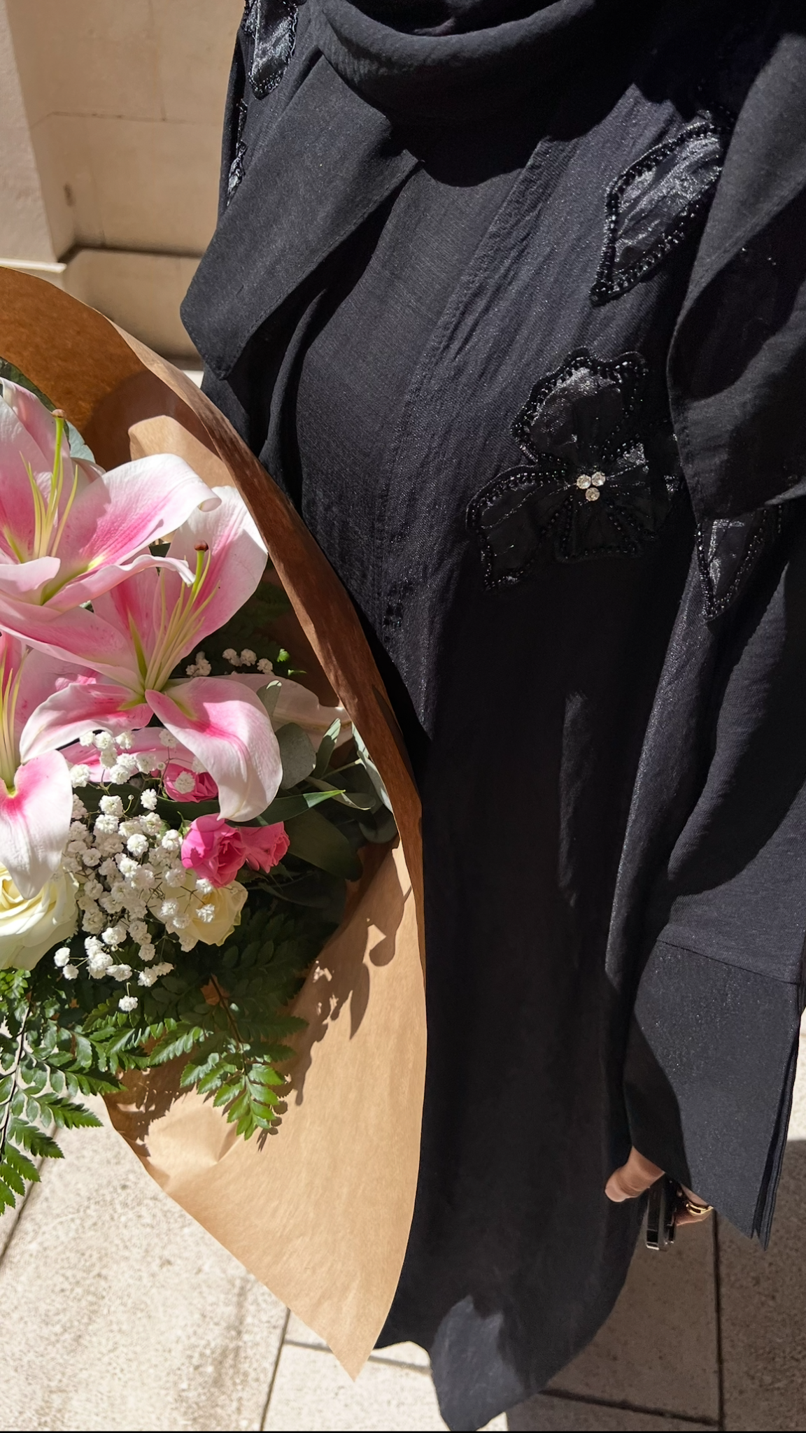 Ensemble Kimono Noir Brodé & Sous-Robe Élegante – Tenue Modeste Chic Premium