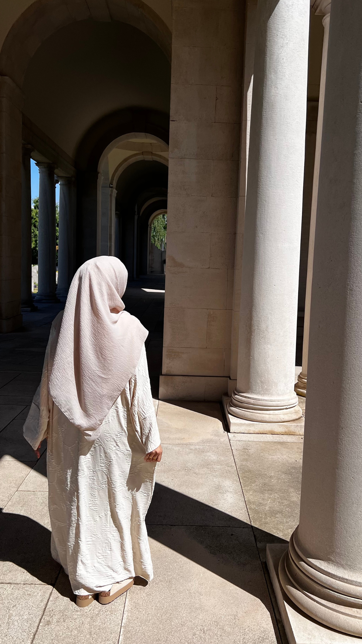 Abaya Crème Texturée Élégante – Tenue Modeste Chic & Minimaliste