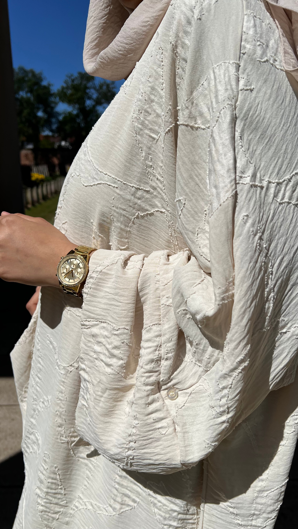Abaya Crème Texturée Élégante – Tenue Modeste Chic & Minimaliste