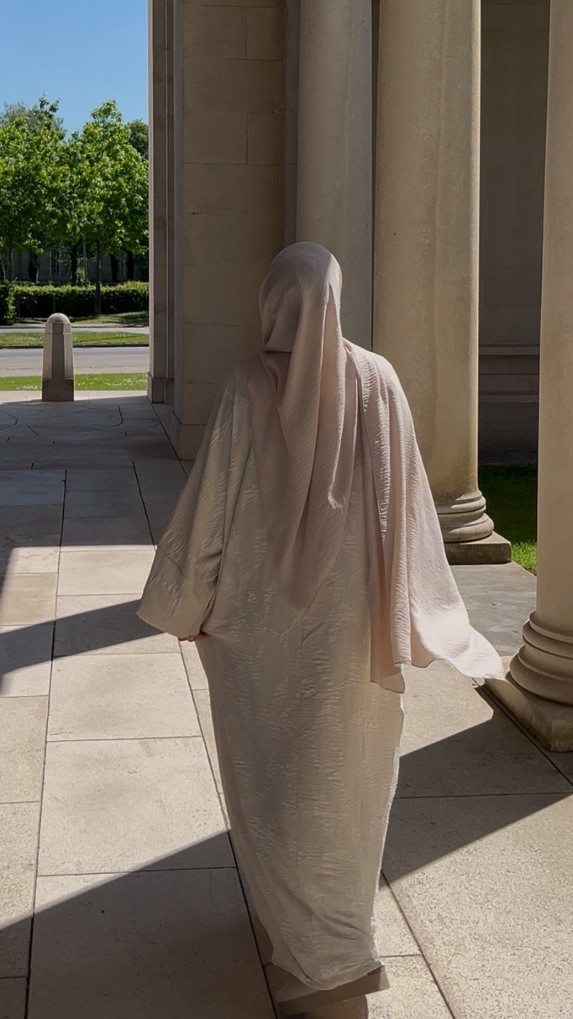Abaya Crème Texturée Élégante – Tenue Modeste Chic & Minimaliste