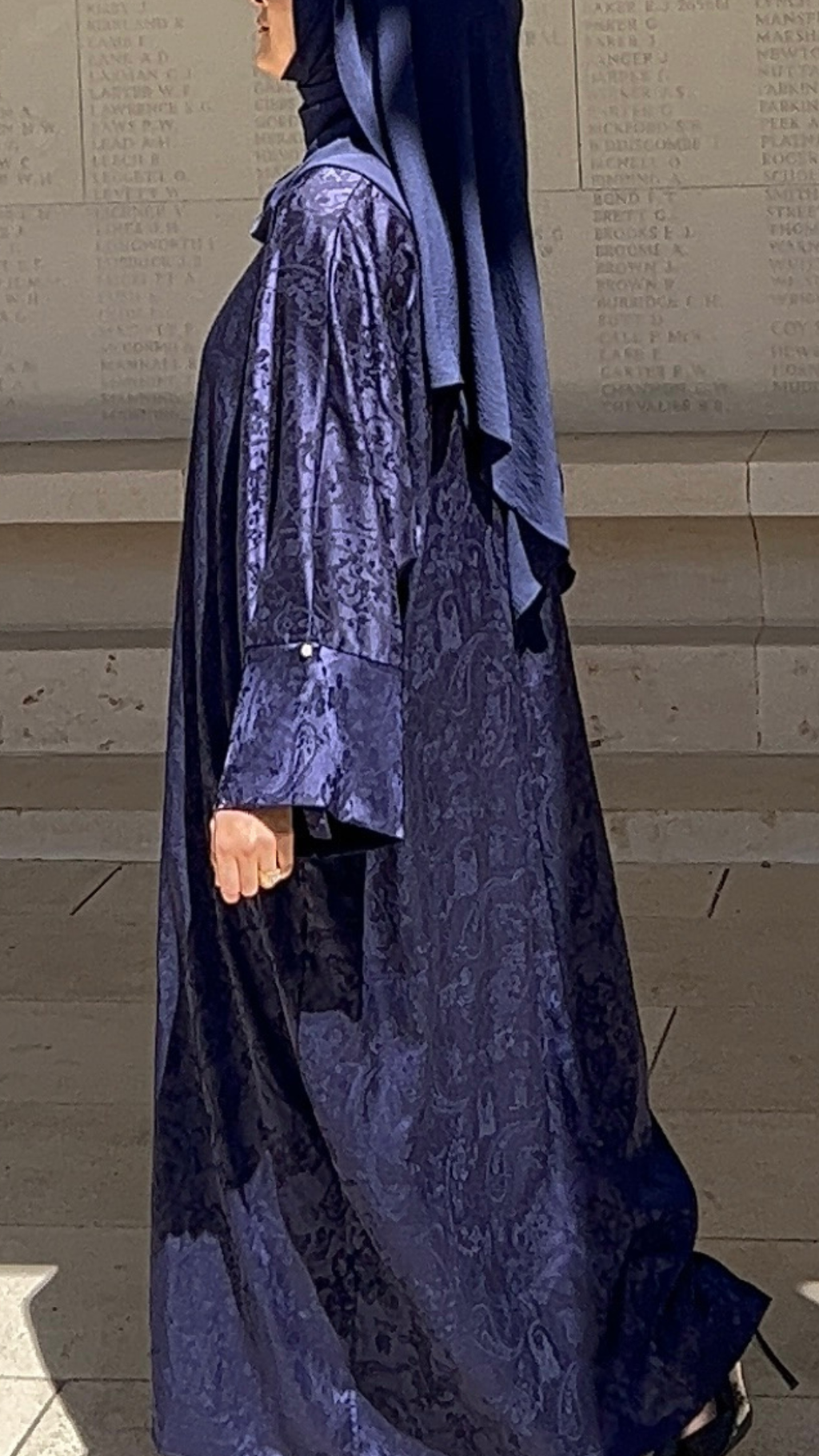 Abaya Bleu Nuit Jacquard Premium – Coupe Ample & Élégante
