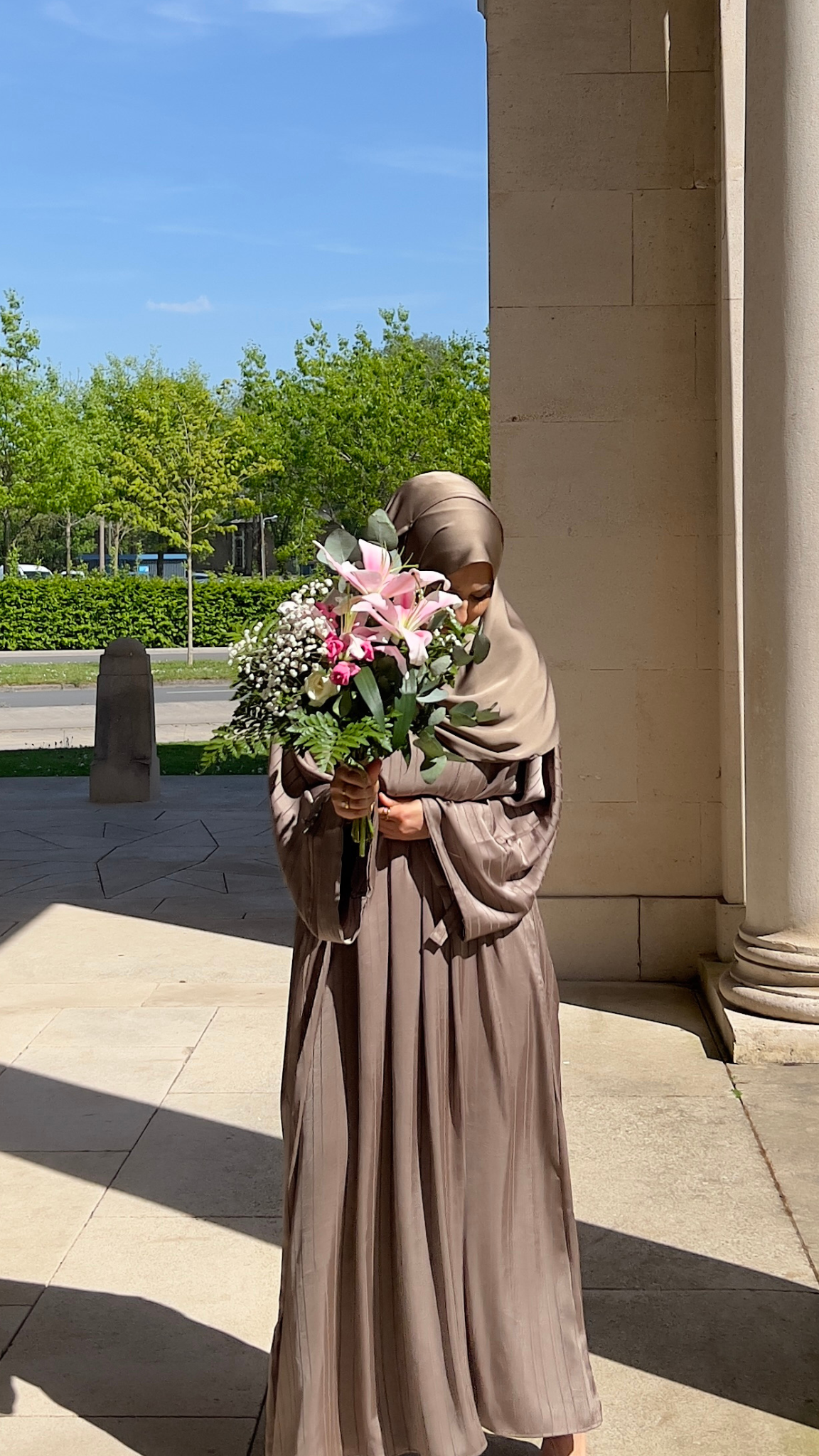 Abaya Satinée Taupe à Rayures – Coupe Ample Luxe