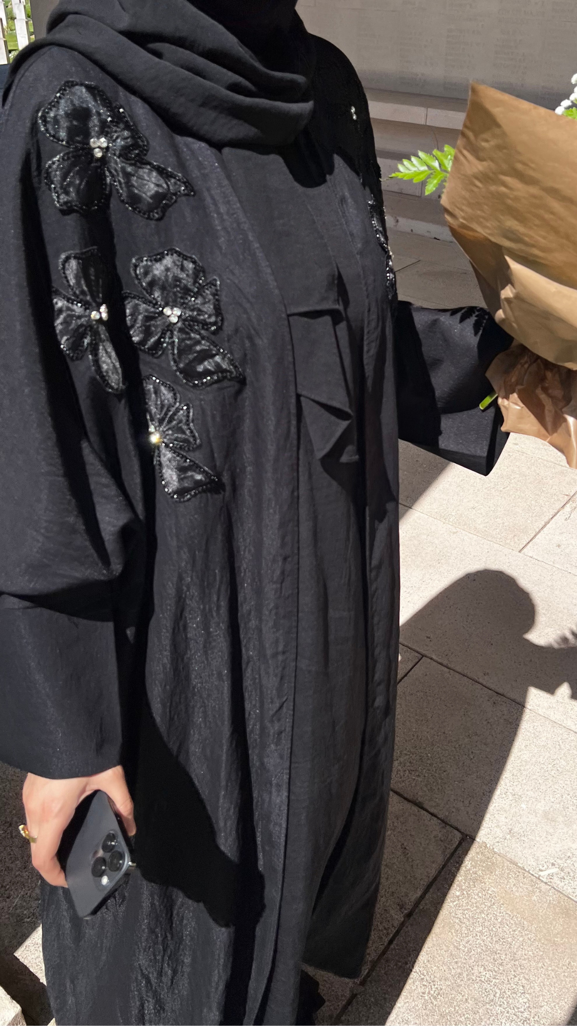 Ensemble Kimono Noir Brodé & Sous-Robe Élegante – Tenue Modeste Chic Premium