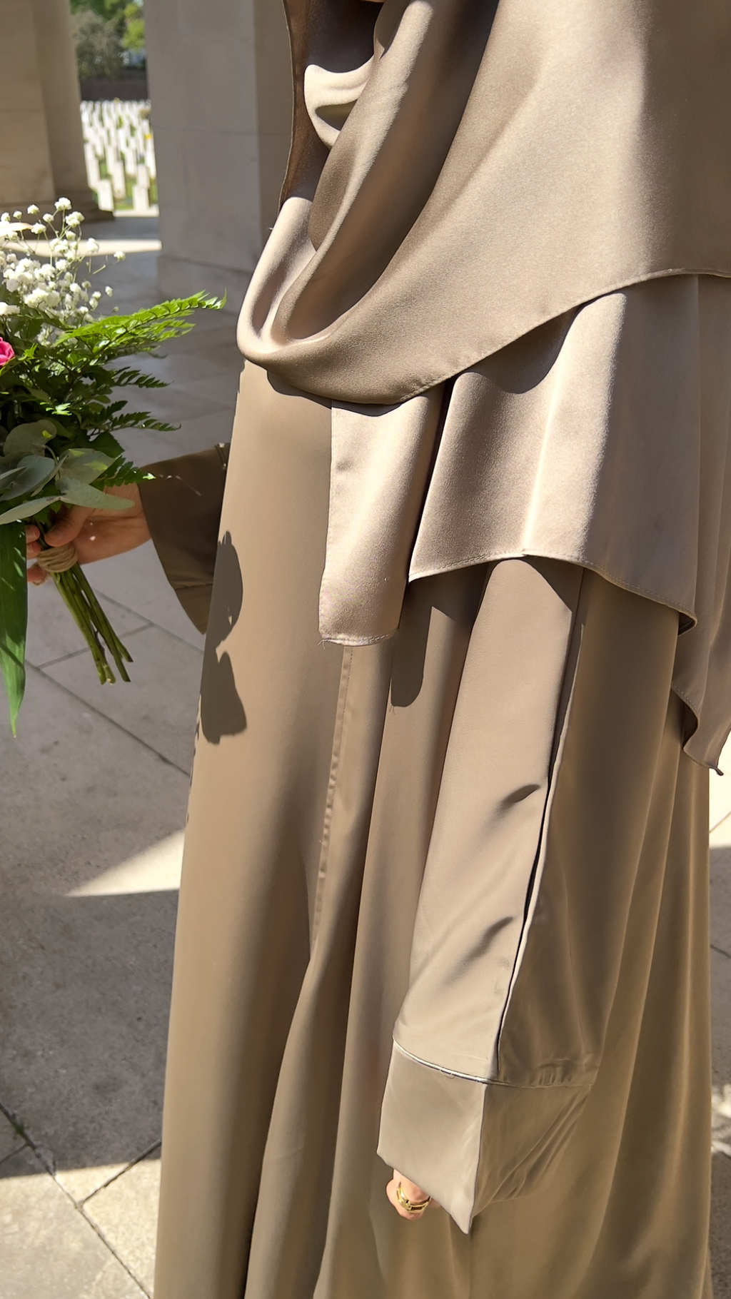 Tenue Kimono Satin Kaki + Sous-Robe – Ensemble Modeste Chic & Élégant